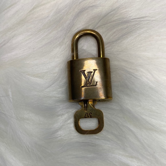 LV LOCK & KEY #317 - Picture 1 of 2